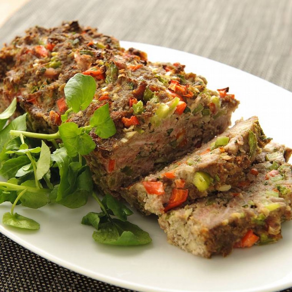 Gehaktbrood gevuld met paprika